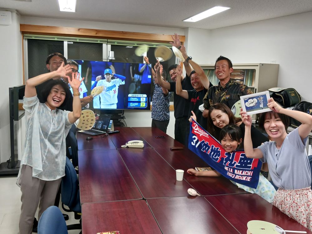 仲地礼亜投手　プロ初勝利！