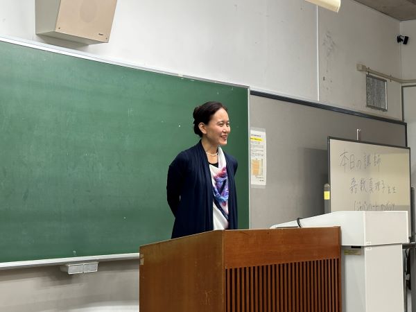 講義 現代の世界『行動することで人生が変わる～沖縄から世界へ～』嘉数真理子医師講演