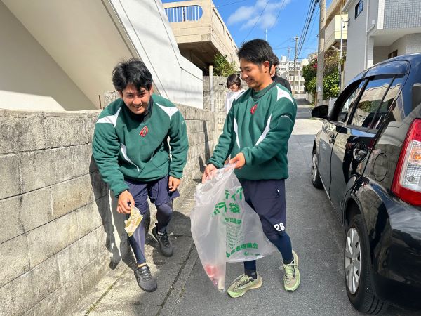 100人で清掃活動！体育会所属学生と指導者が国場地区を大清掃！