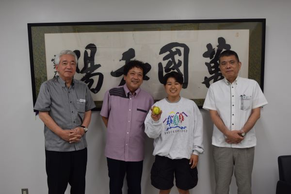 ベースボール５喜屋原咲さん（福祉文化学科）アジア大会優勝を報告