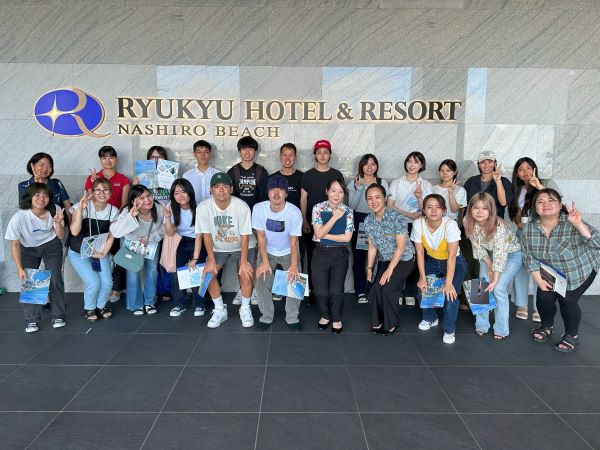 『最上級に優雅に！琉球ホテル＆リゾート名城ビーチを見学』末吉ゼミ