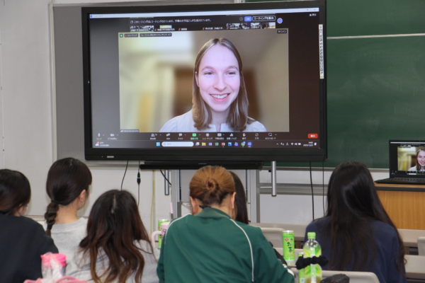 「発行されなかった卒業証書展」オンライン講演を開催しました