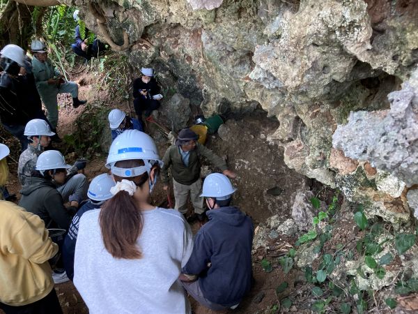 『沖大生、戦没者の遺骨拾う』沖縄タイムスに記事掲載　