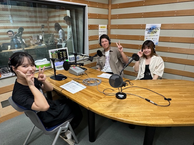 沖縄大学×電通沖縄×企業連携「沖縄みらいACTION」20秒に込めた学生の想い、FM沖縄で収録